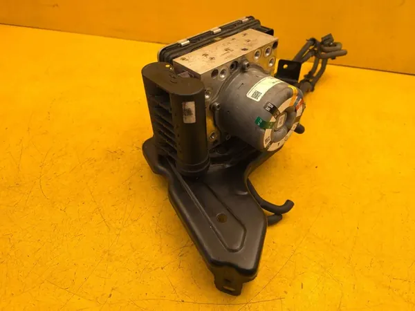 Mercedes-Benz GLS X167 Rear Air Suspension Compressor A1673202105 image 4