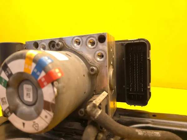 Mercedes-Benz GLS X167 Rear Air Suspension Compressor A1673202105 image 6