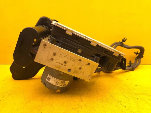 Mercedes-Benz GLS X167 Rear Air Suspension Compressor A1673202105 image 8