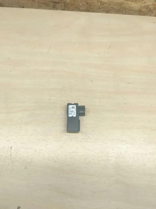 Port USB OEM 5Q0035726H pour Porsche Panamera 971 image 2