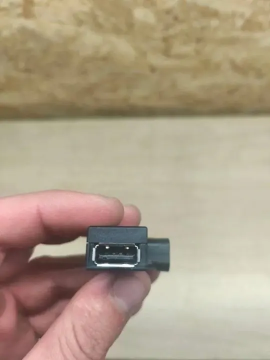 Port USB OEM 5Q0035726H pour Porsche Panamera 971 image 3