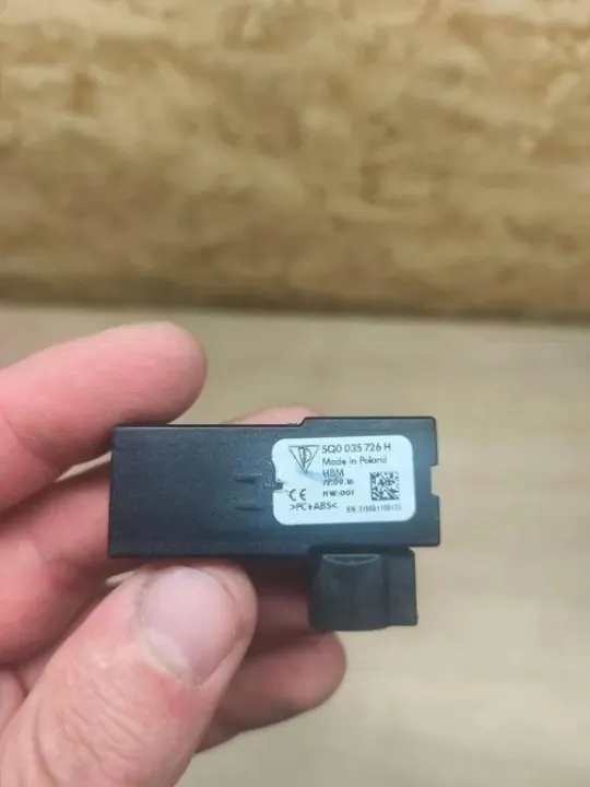 Port USB OEM 5Q0035726H pour Porsche Panamera 971 image 4