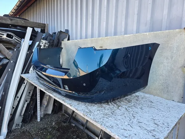Skoda OE Heckstoßstange OEM 5E6807421E Q1 - Gebraucht image 3