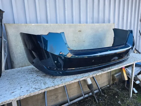 Skoda OE Heckstoßstange OEM 5E6807421E Q1 - Gebraucht image 4