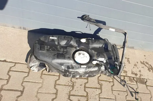 Opel Corsa E Brandstoftank OEM 13436579 - Gebruikt image 2