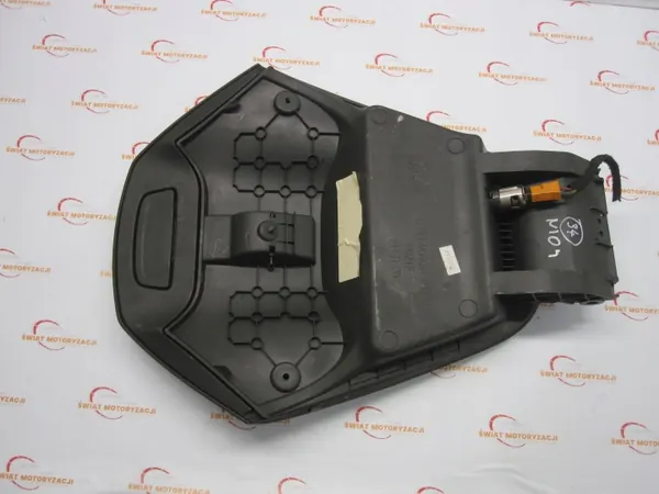 Compartimento de almacenaje Ford OE DT11-V04694-AHW usado image 3