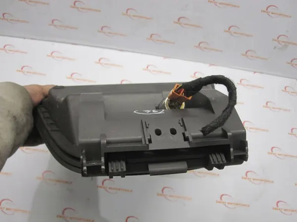 Compartimento de almacenaje Ford OE DT11-V04694-AHW usado image 6