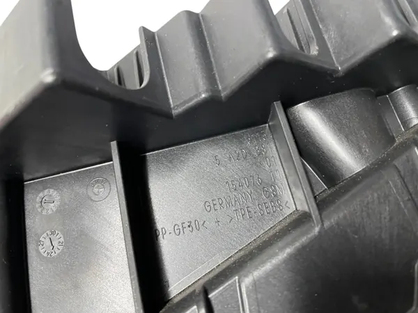 Oikea väliseinäpohja OEM 5A2DB81 BMW X5 G05 LCI:lle image 3