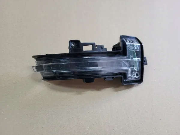 Renault Austral rechter Spiegelblinker OEM 2386-3004 image 2
