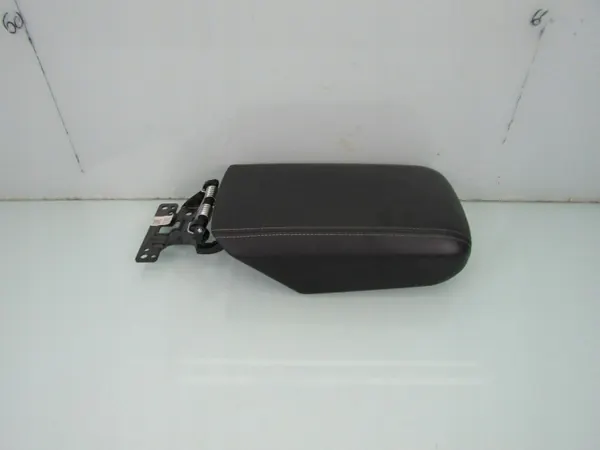 Accoudoir Kia Sportage V OEM 84660R2000WK2 - Occasion image 2