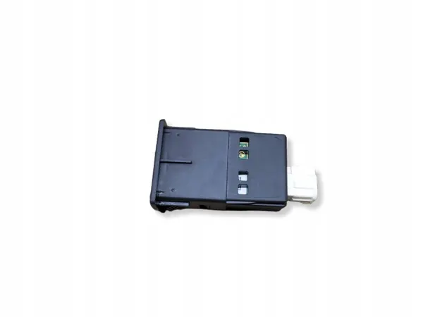 Enchufe AUX Mercedes-Benz OEM A2138203200 - Usado image 4