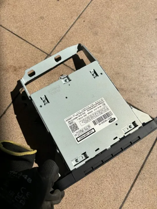 Mudador CD Ford OEM GN15-18C830-AE - Usado image 3