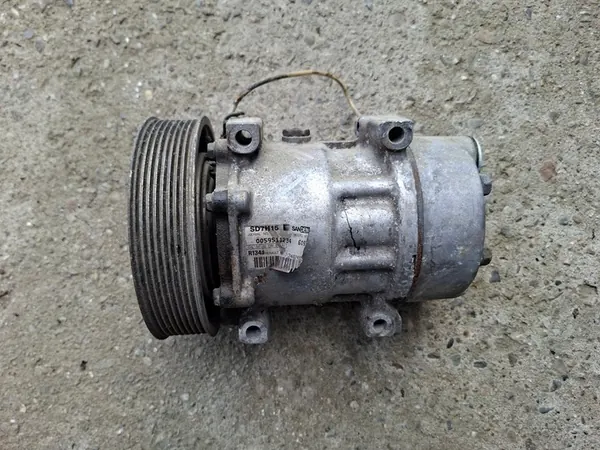 Compresseur de Climatisation Renault Truck Sanden SD7H15 image 1