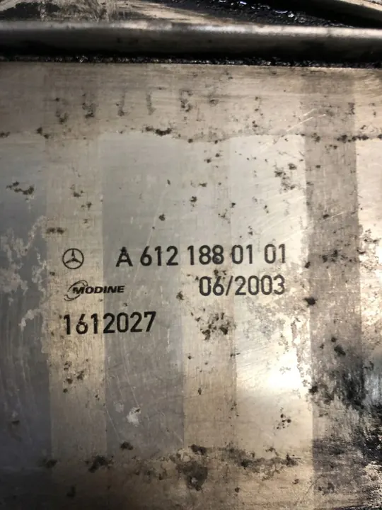 Radiador de óleo Mercedes-Benz C W203 OEM 6121880101 image 4