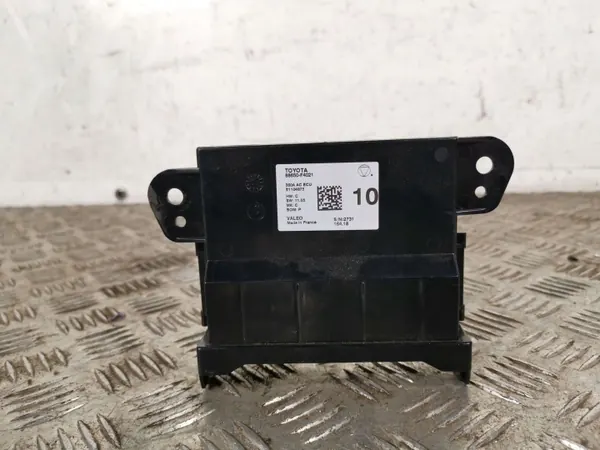 Toyota C-HR ilmastointiohjain OEM FBZ12627 image 2