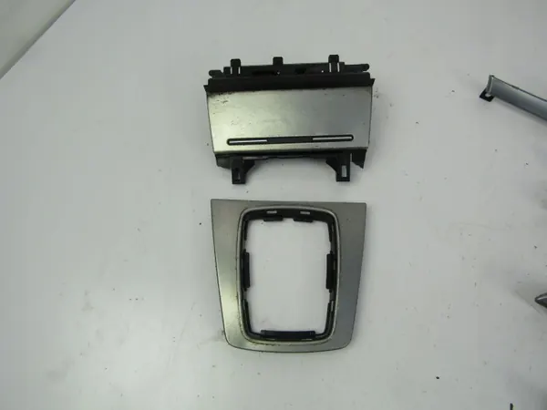 Aschenbecher Audi A4 B6 OEM AK-6-81919 - Gebraucht image 2
