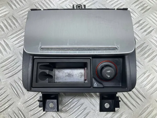 Cinzeiro dianteiro Audi TT Mk2 OEM 8J0857951 - Usado image 3