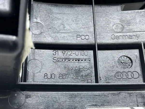 Cinzeiro dianteiro Audi TT Mk2 OEM 8J0857951 - Usado image 6
