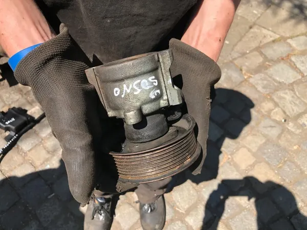 Bomba hidráulica Jeep 52088582AB image 2