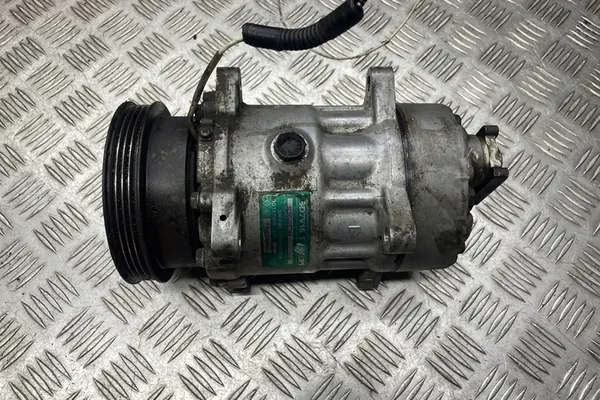 Compressore aria condizionata RENAULT MEGANE II SEDAN 7700272987 image 4