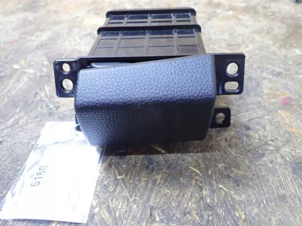 Isuzu D-Max Dryckeshållare OEM BTU1852 - Begagnad image 4