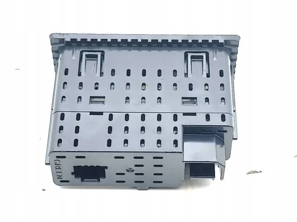 Enchufe USB Nissan Juke II OEM 726045001 image 3