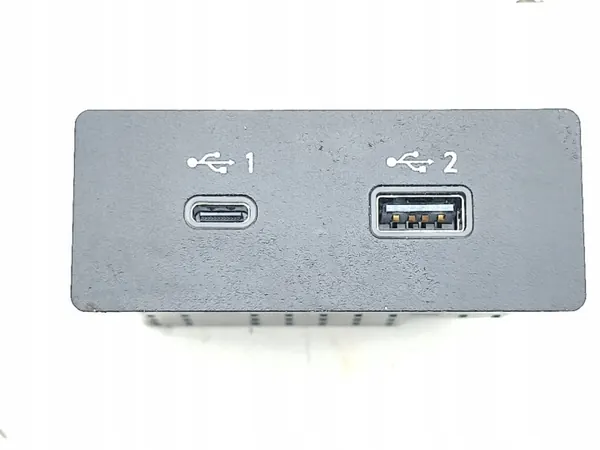 Enchufe USB Nissan Juke II OEM 726045001 image 5