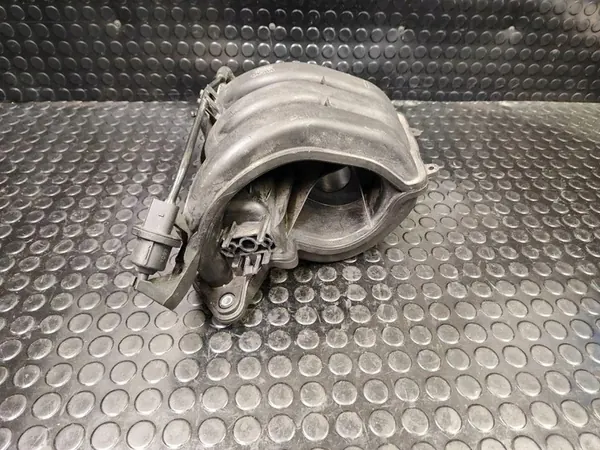 Collecteur d'admission VW GOLF SPORTSVAN 1.0L 2013 04C133201H image 4