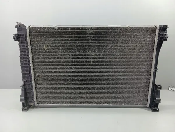Radiateur d'eau OEM 2045003603 pour Mercedes W212/W204 image 2