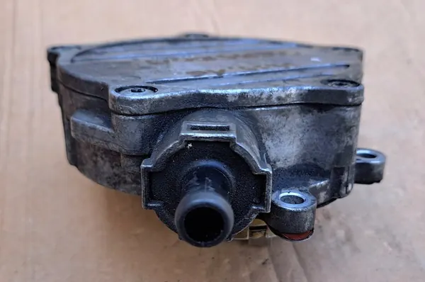 AUDI S4 S5 A6 Imupumppu 06E145100M image 3