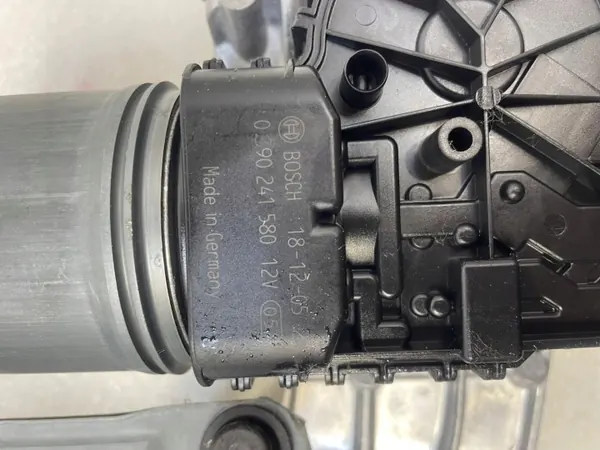 Mecanismo motor limpiaparabrisas OEM 288003381R Renault Zoe II image 8