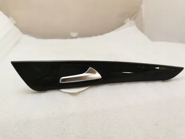 Mercedes-Benz CLS C218 Takaoven Verhoilu OEM A2187302580 image 2