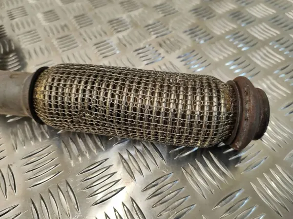 Citroen DS7 Crossback 2018 Conector Flexible Escape OEM UVY31438 image 3