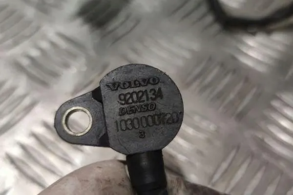Sensor de posición del árbol de levas VOLVO S80 II 2.4L Diesel OEM 9202134 image 2