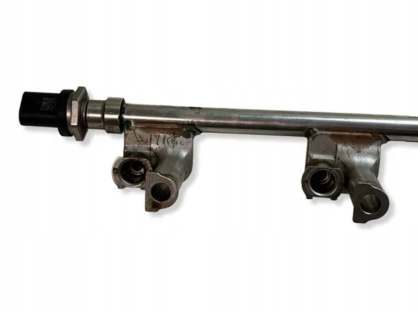 Conduto de combustível Land Rover OEM DW939G774AA - Usado image 3