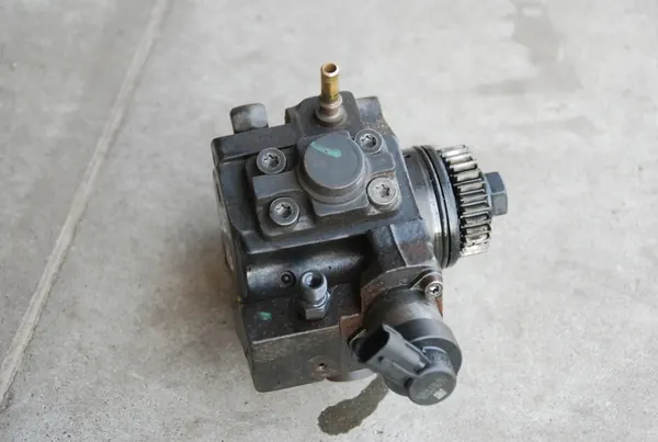 Injectiepomp RENAULT MASTER MOVANO MEGANE III SCENIC image 2