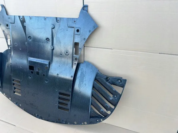 Ferrari SF90 XX Carbon Frontbodenabdeckung OEM image 3