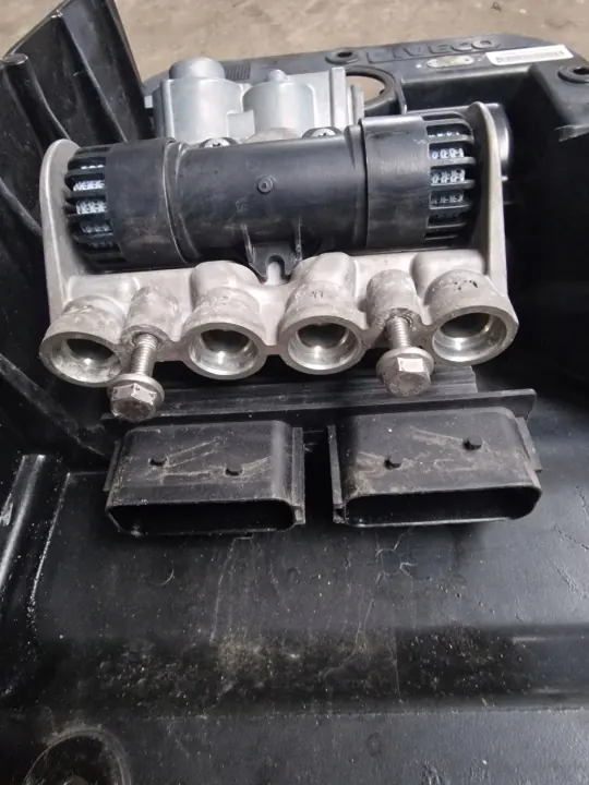 Iveco S-WAY Pääjarruventtiili OEM 4462300272 image 7