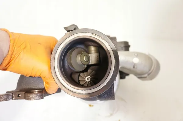 Volkswagen OE 04E145721P Turbo image 4