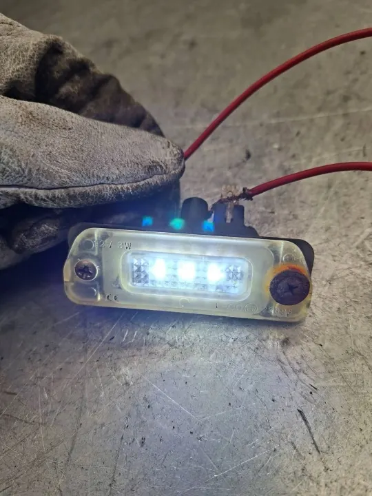 Luz de matrícula Mercedes-Benz ML W164 OEM NIC29498 image 2