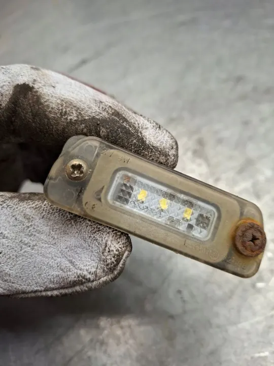 Luz de matrícula Mercedes-Benz ML W164 OEM NIC29498 image 6