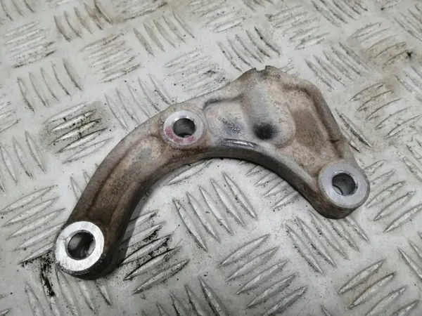 Ford CV614K204AA Differentialfäste - Begagnad OE-del image 2