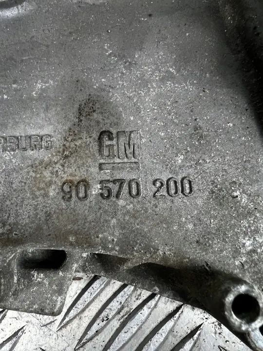 Pompe à huile couverbre distribution OEM 90570200 Opel image 3
