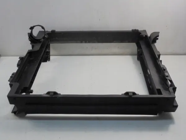BMW X5 F15 Jäähdyttimen Kiinnityskehys OEM 8570841 image 3