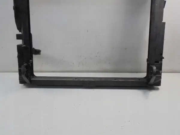 BMW X5 F15 Jäähdyttimen Kiinnityskehys OEM 8570841 image 5