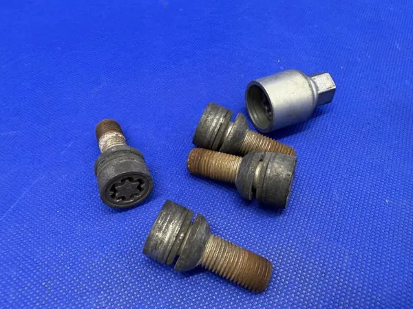 Boulons de Sécurité Audi OE pour A6 C7 - OEM image 2
