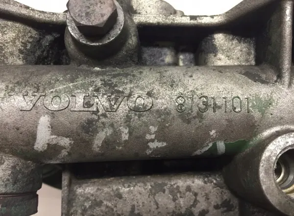 OEM 8131101 Volvo Ölfiltergehäuse Motor image 3