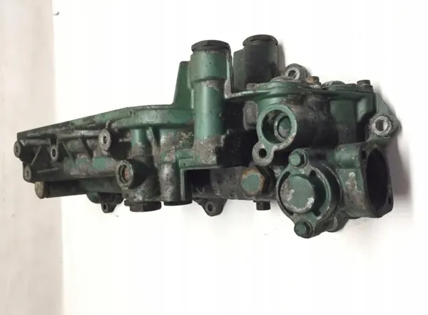 OEM 8131101 Volvo Ölfiltergehäuse Motor image 7