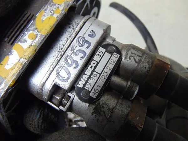 Soupape de frein à main Volvo FL6 OEM 9617232120 image 6