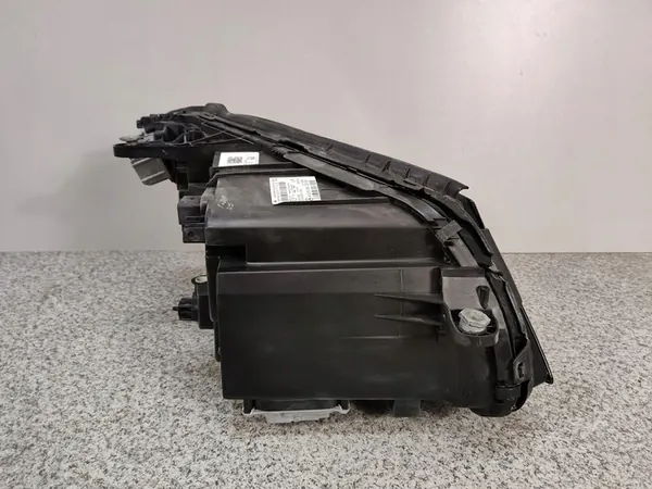 LINKER VOOR LED PERFORMANCE LAMP MERCEDES C KLASSE W205 image 4